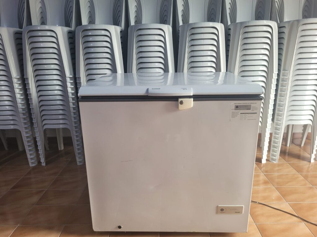 Aluguel de Brinquedos em São Paulo Guarulhos - Mesas e Cadeiras de Plástico Freezer Pranchão Aluguel de Brinquedos em São Paulo Guarulhos - Mesas e Cadeiras de Plástico Freezer Pranchão