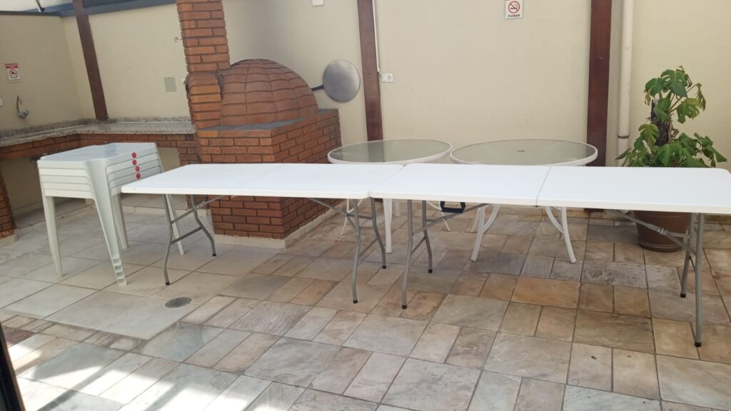 Aluguel de Brinquedos em São Paulo Guarulhos - Mesas e Cadeiras de Plástico Freezer Pranchão